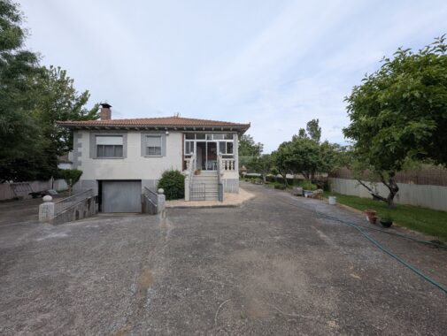 PXL_20250526_165023089.RAW-01.COVER