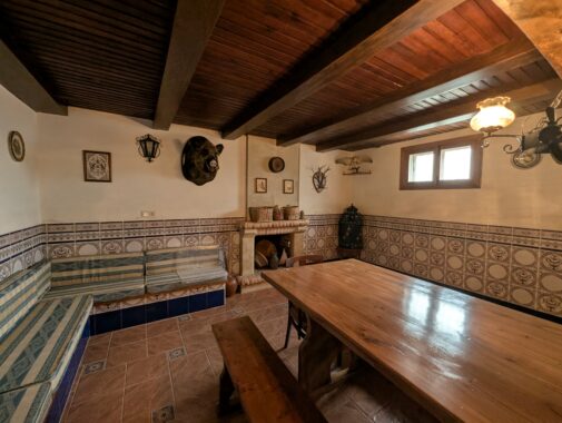 PXL_20250526_165703851.RAW-01.COVER